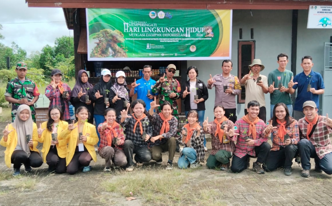 Pengelola Bumdesma Taman Landak Laksanakan Penanaman Pohon Bersama Mapala Untan Dalam Rangka Memperingati Hari Lingkungan Hidup