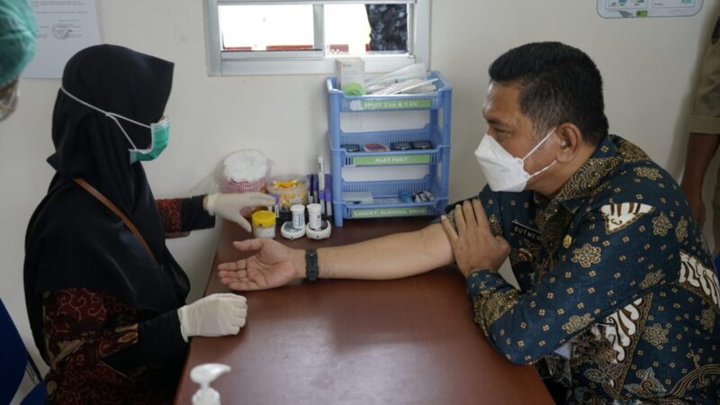 Gutmen Tinjau Pelayanan di Puskesmas Ngabang