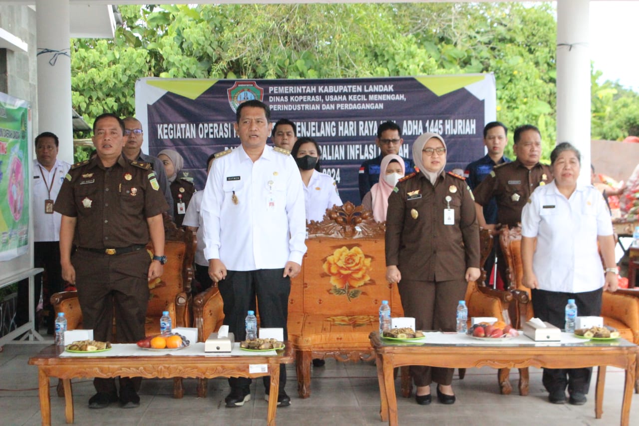 Gutmen Buka Operasi Pasar Murah di Halaman Kejari Landak