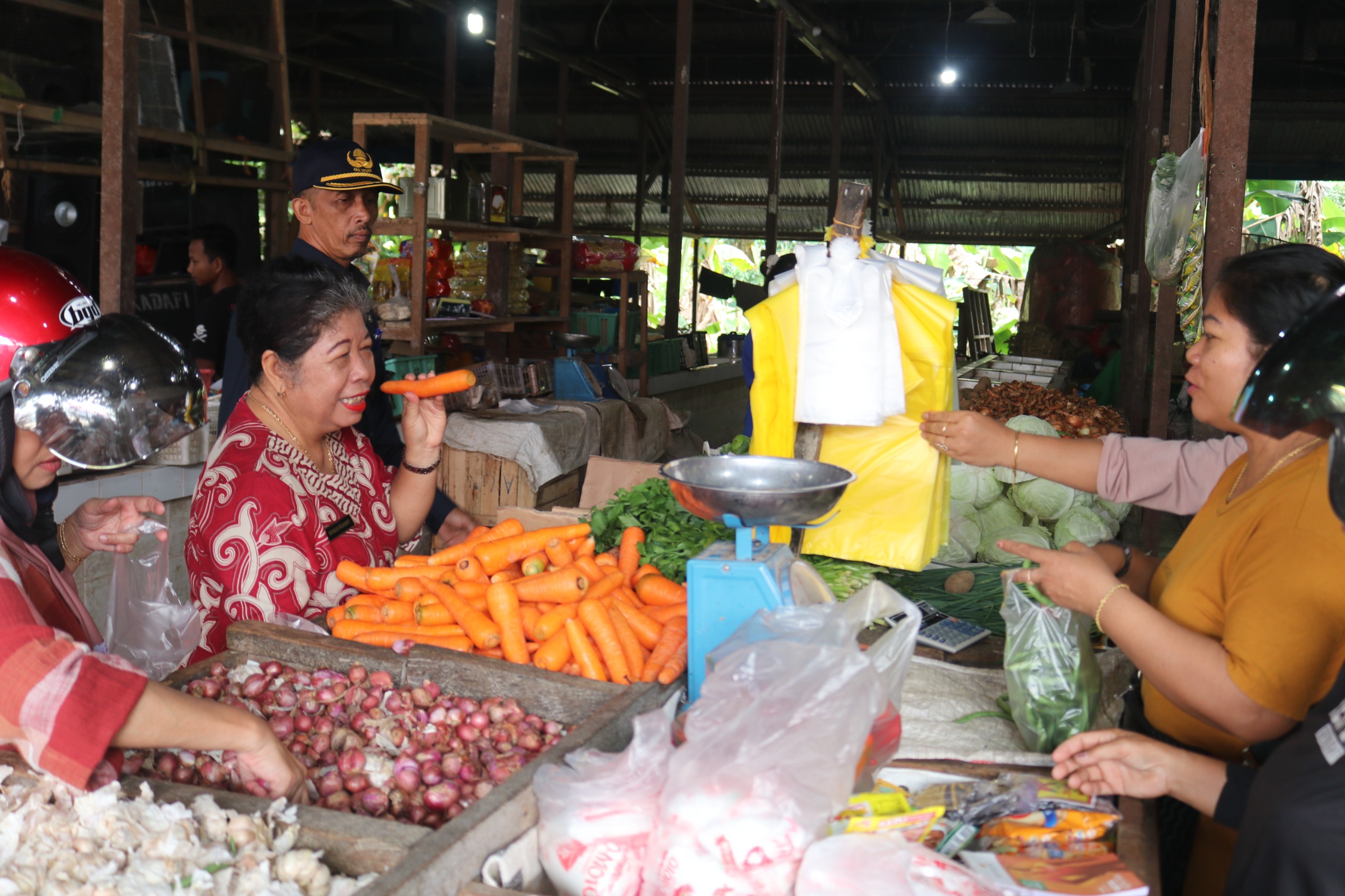 Pemkab Landak Gelar Sidak Pasar Jelang Hari Raya Idul Adha 1445 Hijriah