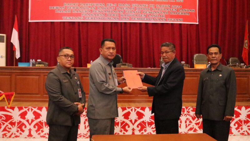Gutmen Ikuti Rapat Paripurna ke-8 dan 9 Masa Sidang III Tahun 2024 DPRD Landak