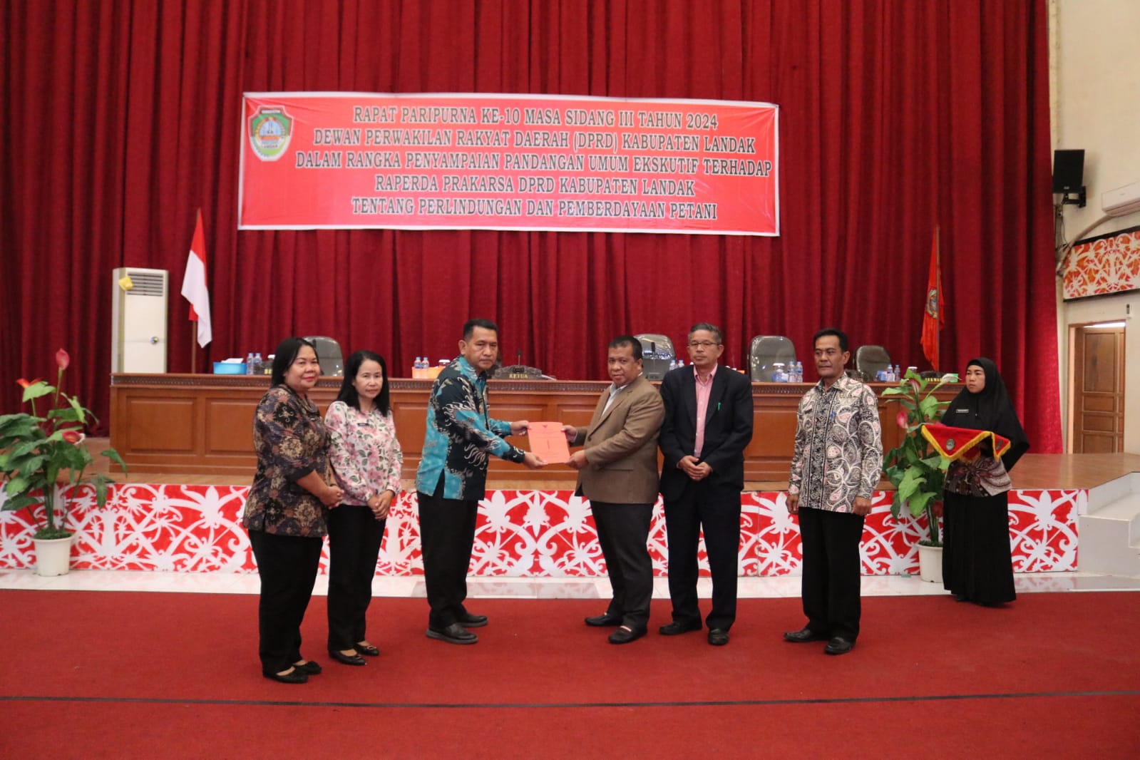 Pj.Bupati Landak Hadiri Rapat Paripurna Ke-10 Masa Sidang III Tahun 2024