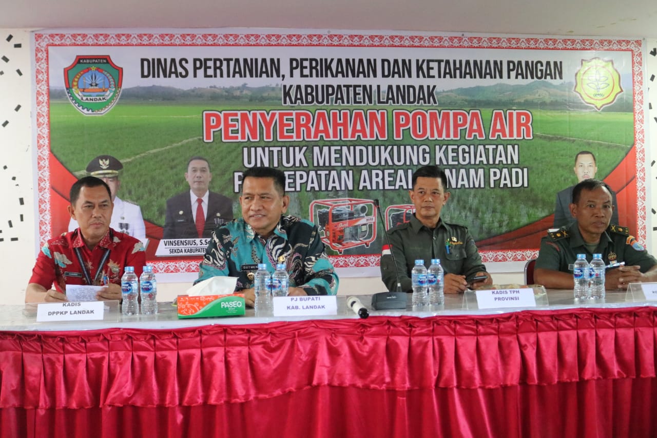 Serahkan Bantuan Alsintan, Gutmen Serahkan Pompa Air kepada 31 Poktan