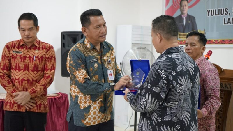 Pj.Bupati Gutmen Lepas Dua ASN Inspektorat Landak