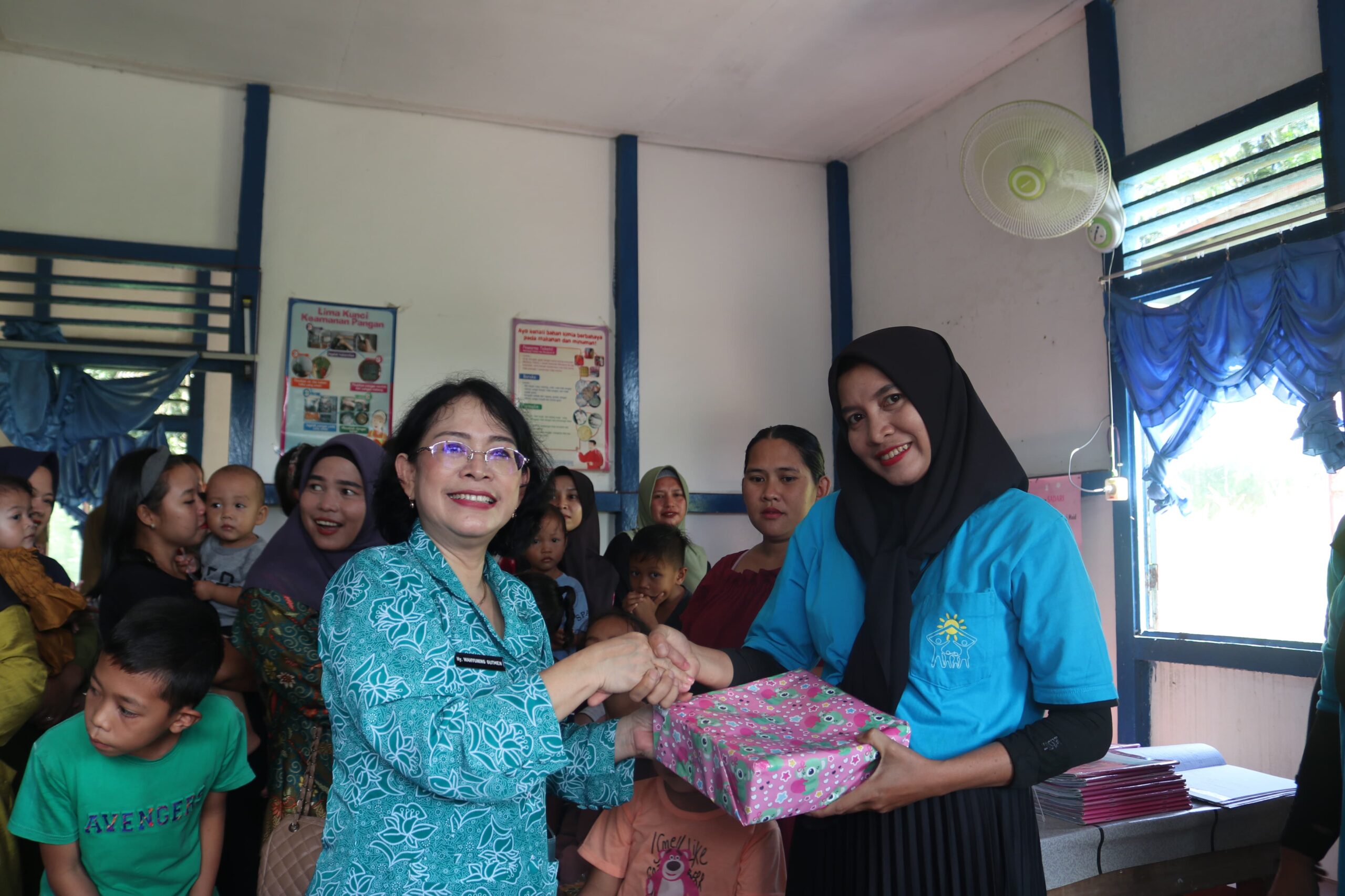 Pj.Ketua TP-PKK Kabupaten Landak Lakukan kunjungan ke Posyandu Teratai Desa Hilir Kantor dan Posyandu Asoka Desa Mungguk 