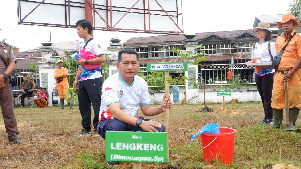 Pj.Bupati Landak Buka Acara Peringatan Hari Lingkungan Hidup se-Dunia Tahun 2024