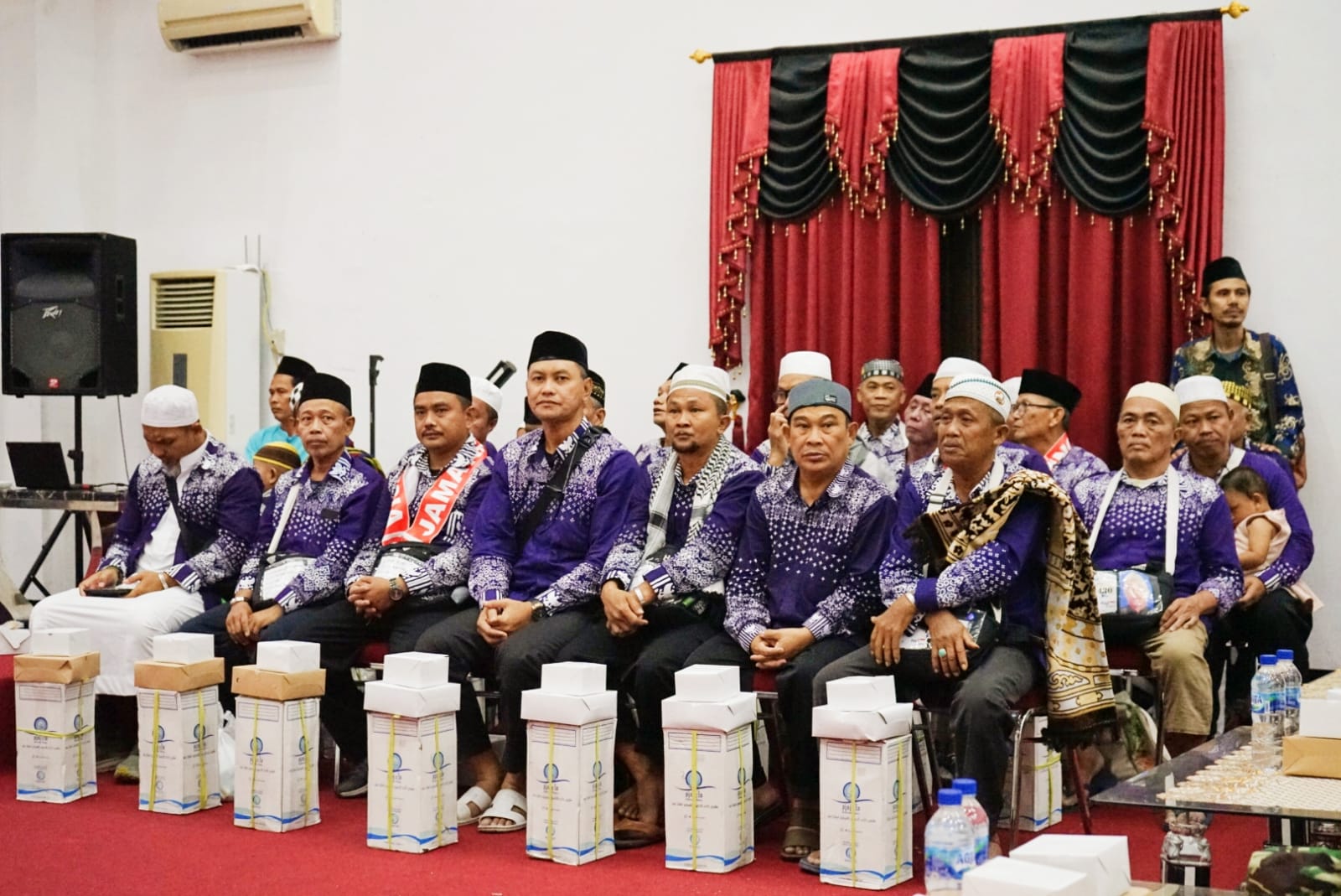 Pj.Bupati Landak Sambut Langsung Kedatangan Para Jemaah Haji