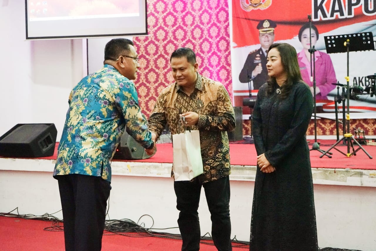 Gutmen Hadiri Acara Kenal Pamit Kapolres Landak