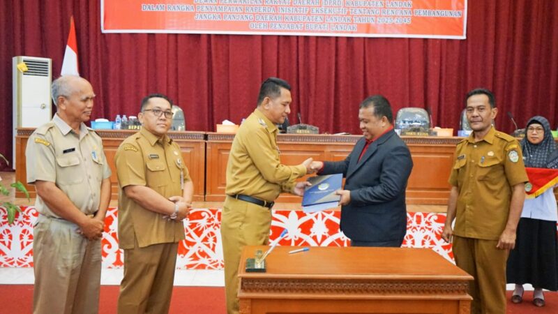 Pj. Bupati Gutmen Sampaikan Rancangan KUA dan PPAS APBD Tahun 2025 ke DPRD