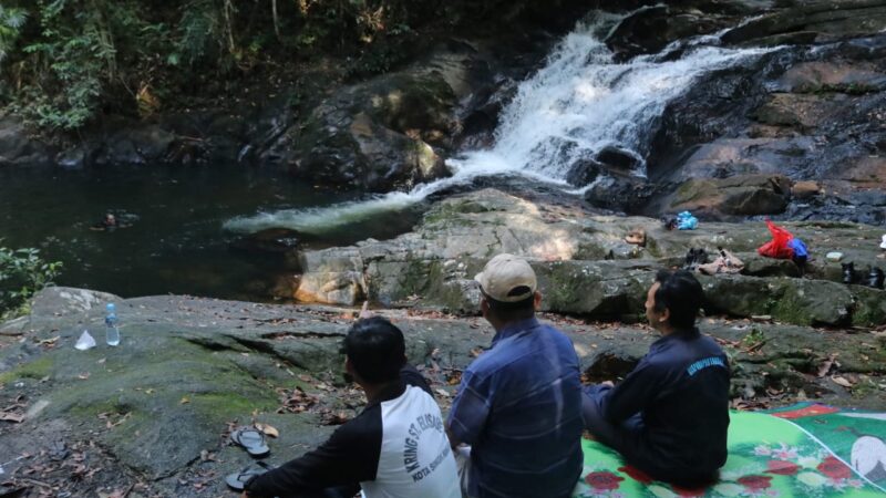 Dr. Gutmen Kunjungi Objek Wisata Alam Riam Angan