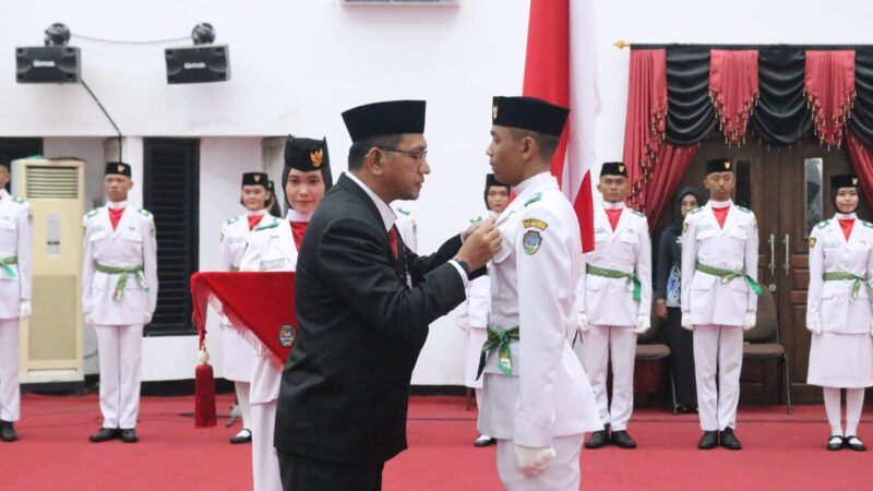 Gutmen  Kukuhkan 30 Anggota Paskibraka Kabupaten Landak