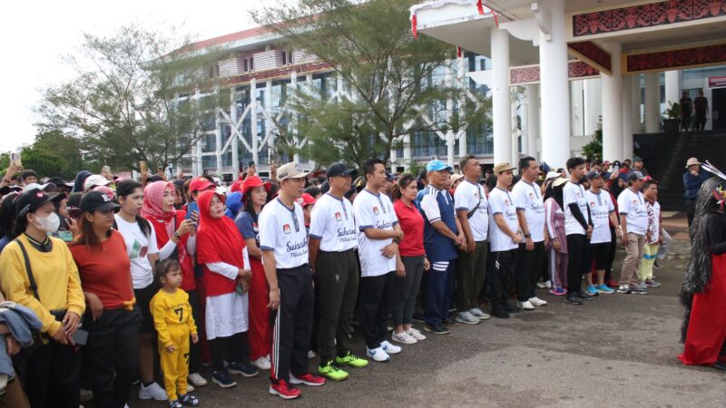 Gutmen Buka Jalan Sehat dan Panggung Hiburan Yang di Selenggarakan KPU Landak