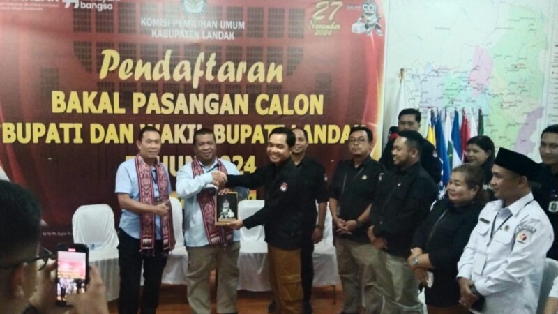 Luar Biasa, Ribuan Pendukung Hantarkan Heri Saman dan Vinsensius ( HEVI ) Daftar Cabup dan Cawabup  Ke KPU Landak