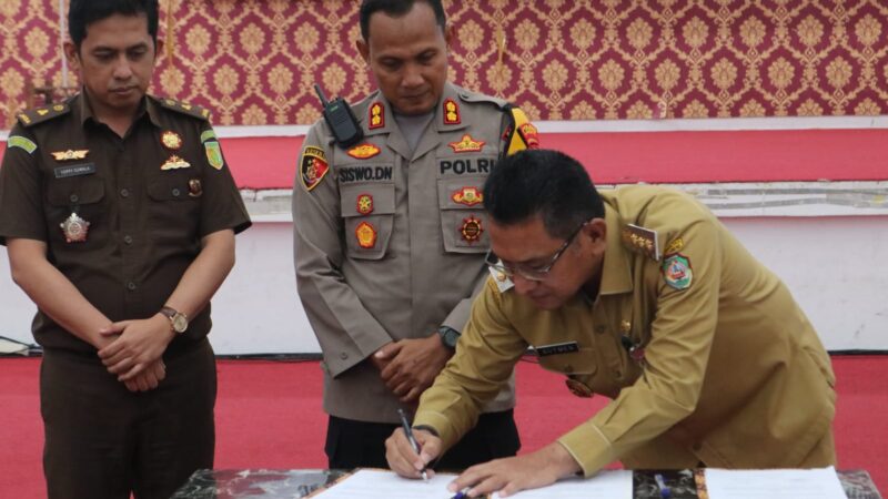 Gutmen Mendatangani Nota Kesepahaman Pengawas Pengelolaan Keuangan Desa