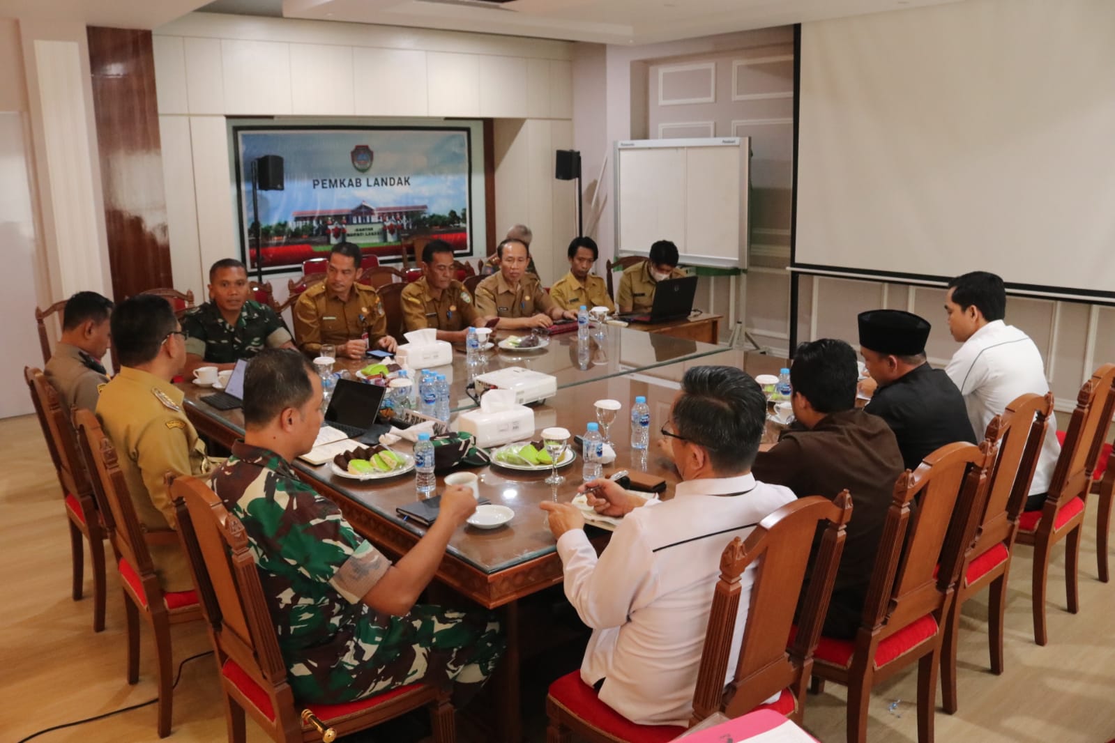 Gutmen  Pimpin Rapat Koordinasi Persiapan Pemilu Bersama Forkopimda