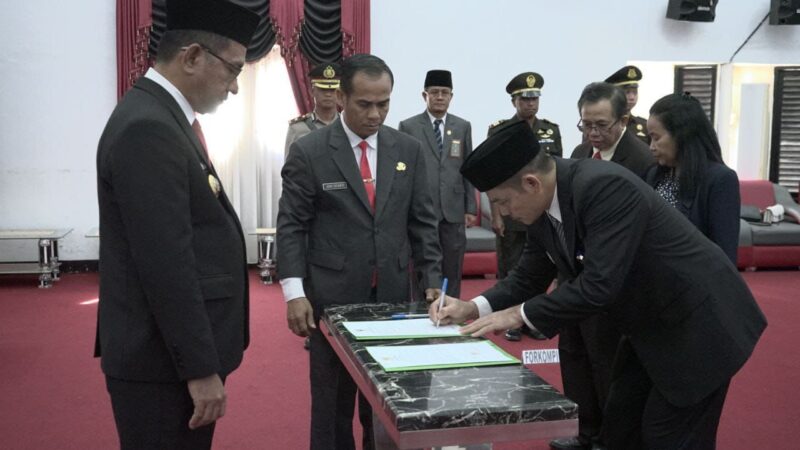 Gutmen  Lantik Penjabat Sekretaris Daerah Kabupaten Landak