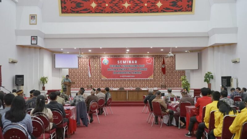 Plt. Kadis Kominfo Landak Buka Seminar Peran Timanggong Adat Dalam Rangka Mensukseskan Pilkada 2024
