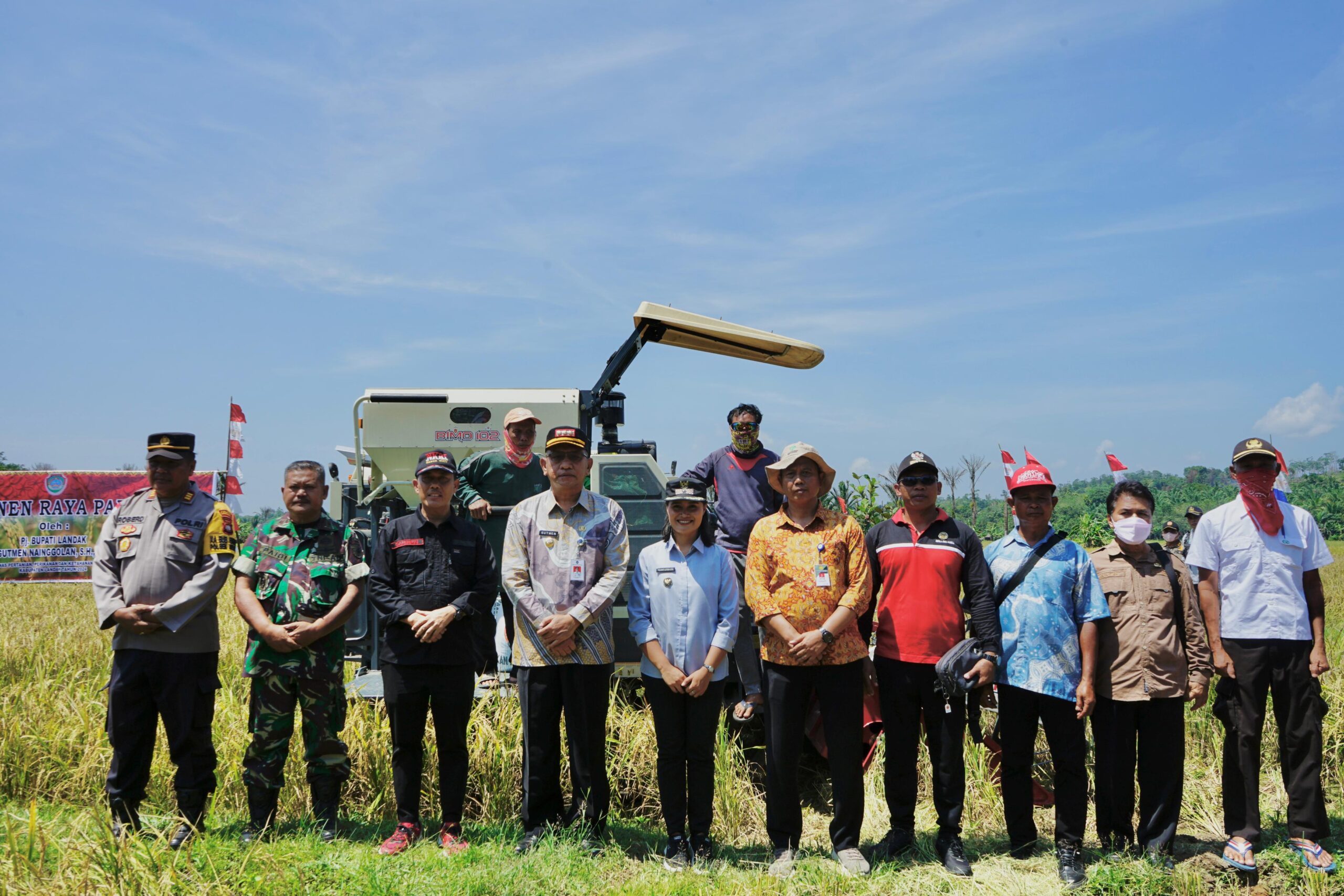 Gutmen  Hadiri Panen Raya Padi di Dusun Betung Tanjung Menjalin
