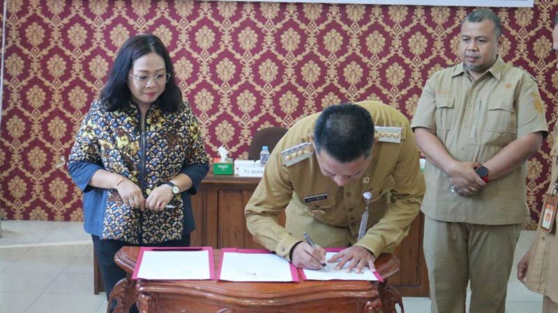 Gutmen Memberi Arahan Dan Pendatanganan Memorandum Of Understanding MoU Antara Pemda Landak Dengan Yayasan Solidaridad Network Indonesia