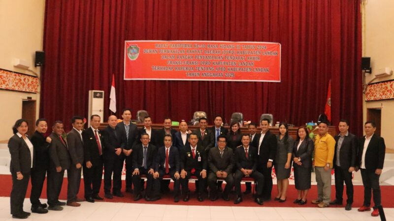 Gutmen Hadiri Rapat Paripurna Ke-30 Masa Sidang III dengan DPRD Landak