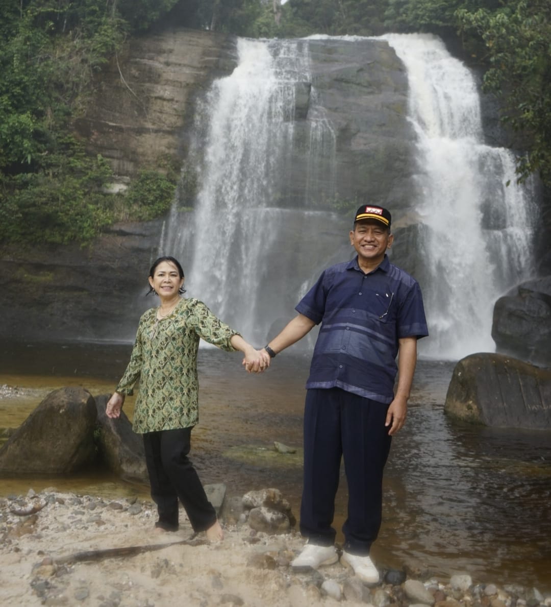 Gutmen. Kunjungi Wisata Alam ( Rombo Dait ) Sekaligus Mempromosikan Salah Satu Wisata Alam di Kabupaten Landak