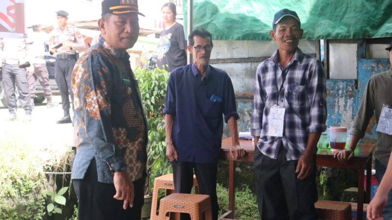 Gutmen Nainggolan Bersama Forkopimda Landak Monitoring Sejumlah TPS di Kota Ngabang