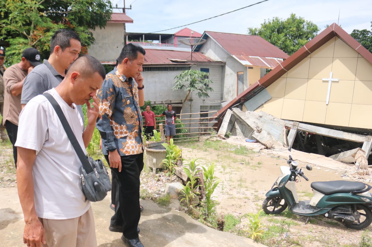 Gutmen Nainggolan Tinjau Langsung Gereja Bethel Tabernakel (GBT) Dengoan Yang Ambruk