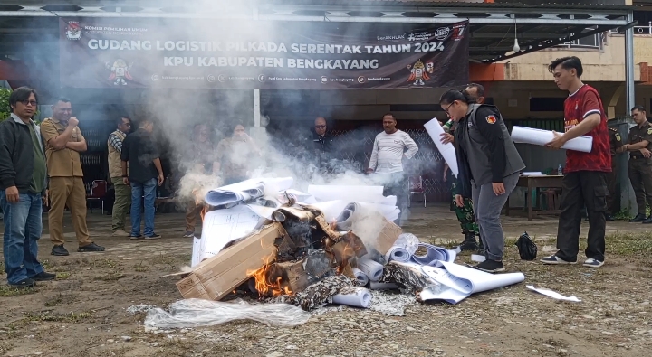 KPU Bengkayang Musnahkan Kelebihan Kertas Surat Suara Pilkada Tahun 2024