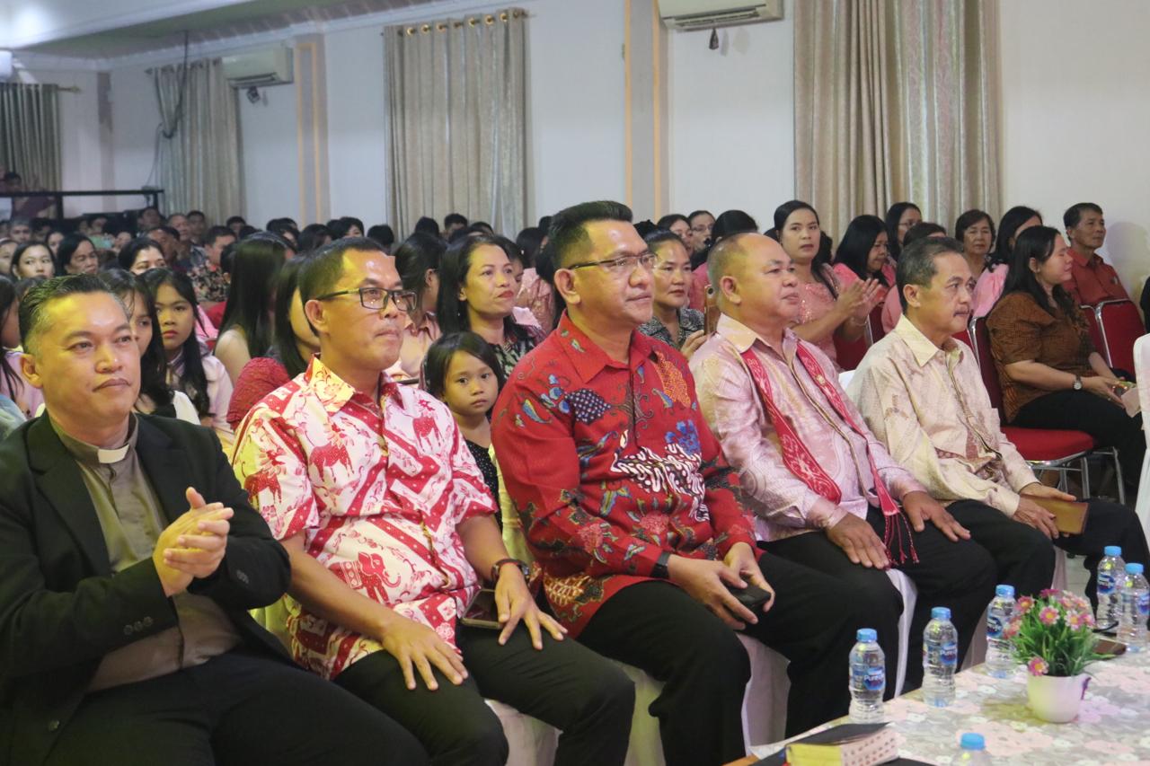 Gutmen Nainggolan Hadiri Perayaan Natal di Gereja Kristus Tuhan Indonesia (GKTI) Ngabang