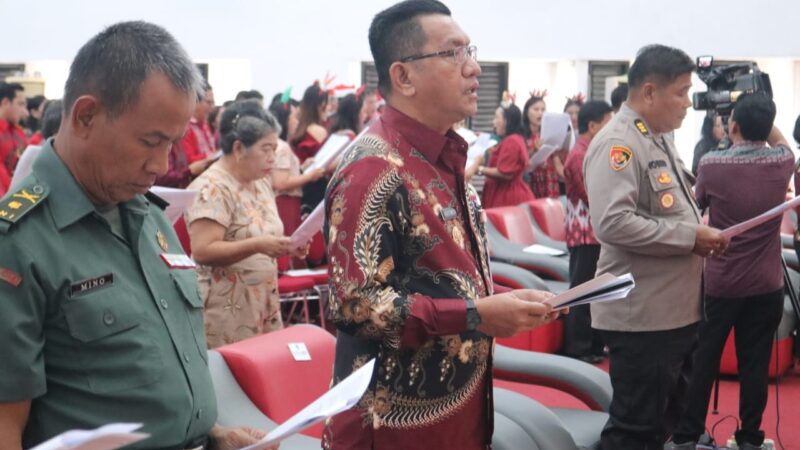 Pemerintah Kabupaten Landak Mengadakan Natal Oikumene Bersama Aparatur Sipil Negara Dan Pegawai Tidak Tetap Di Aula Kantor Bupati Landak