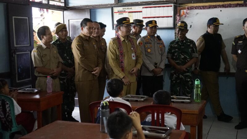 Gutmen Nainggolan Tinjau Lansung Uji Coba Program Makan Bergizi Gratis di SDN 09 Ngabang