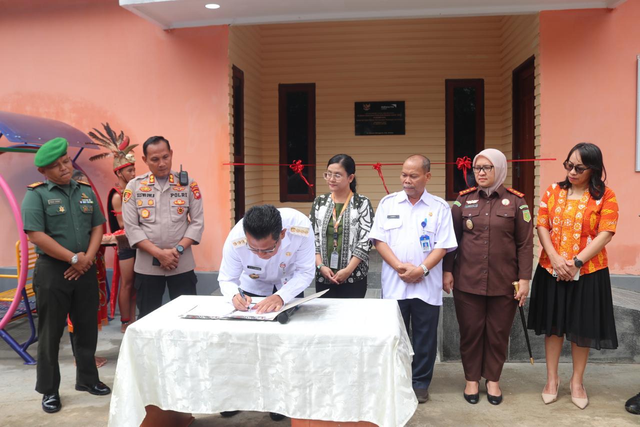 Gutmen Nainggolan Resmikan Rumah Singgah Perlindungan Anak dan Perempuan Kabupaten Landak