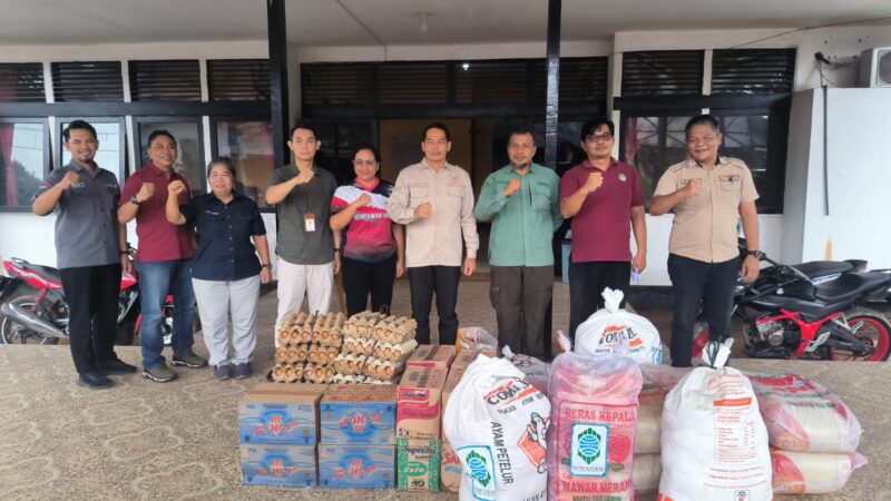 Pj. Sekda Landak Tinjau Sekaligus Serahkan Bantuan kepada Korban Terdampak Banjir di 3 Kecamatan