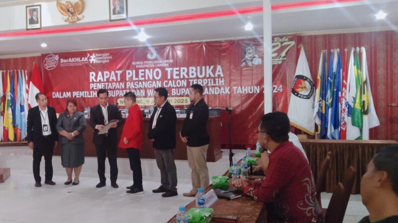 Rapat Pleno Terbuka Penetapan Pasangan Calon Terpilih KPU Landak Resmi Tetapkan Karolin-Erani Sebagai Bupati dan Wakil Bupati Landak 2025-2030