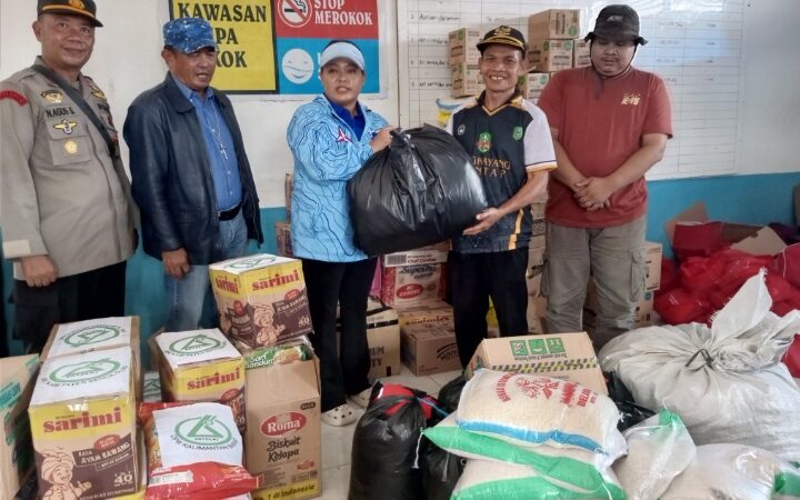 Anggota DPRD Provinsi Kalimantan Barat Fraksi Demokrat, Berikan Bantuan Korban Banjir Ledo