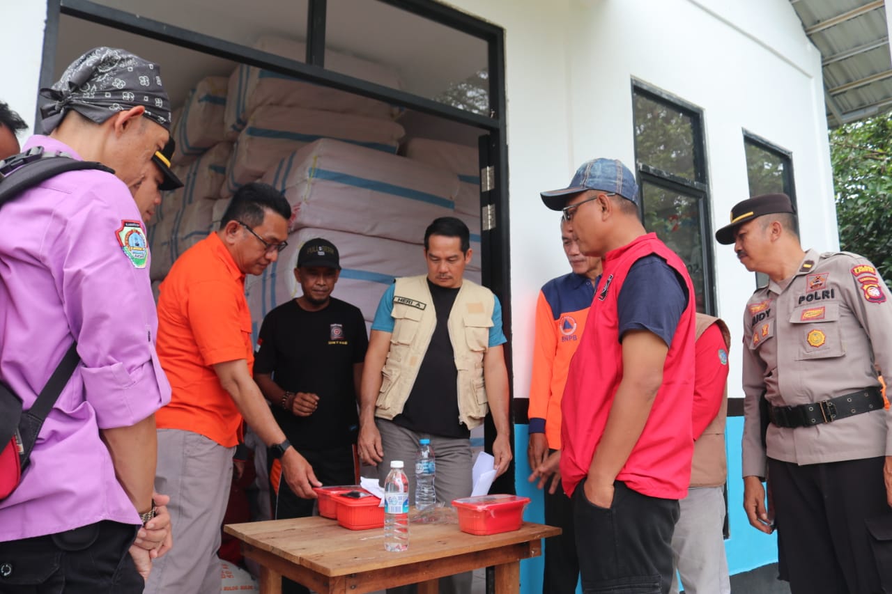 Terima Bantuan Penanganan Banjir dari Kemsos RI, Gutmen Nainggolan, Semoga Bisa Meringankan Beban Korban