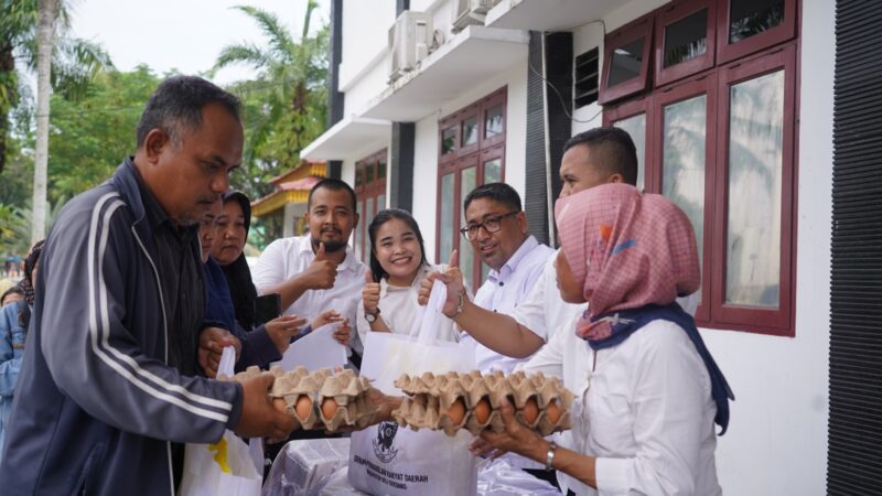 Masarakat di bohongi Pasar murah di DPRD kabupaten Deliserdang untuk orang Kaya yg bermobil bukan orang Miskin