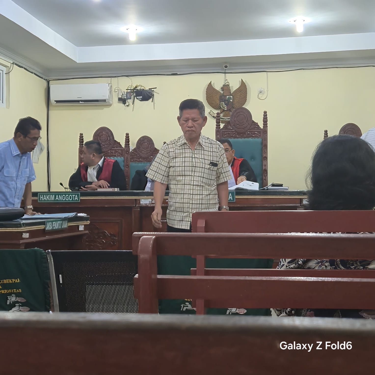 TANGIS JANDA, ISTRI AHLI WARIS DENGAN PUTUSAN HAKIM PENGADILAN NEGERI LUBUK PAKAM YANG DIDUGA BERPIHAK TANPA MERESPON PERNYATAAN PEMILIK LAHAN DAN KEPLING