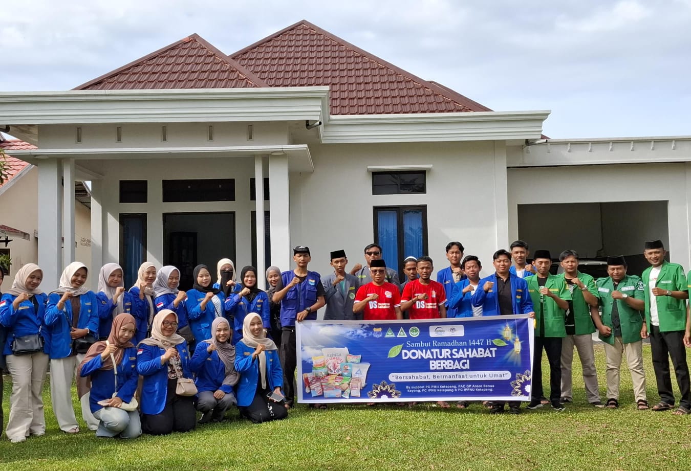 Gandeng Ansor, PMII, KOPRI, IPNU dan IPPNU, Donatur Sahabat Ketapang Bagikan 250 Sembako