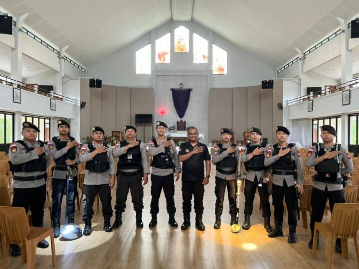 Sterilisasi Gereja Jelang Ibadah Kamis Putih, Polres Bengkayang Pastikan Keamanan Umat Nasrani