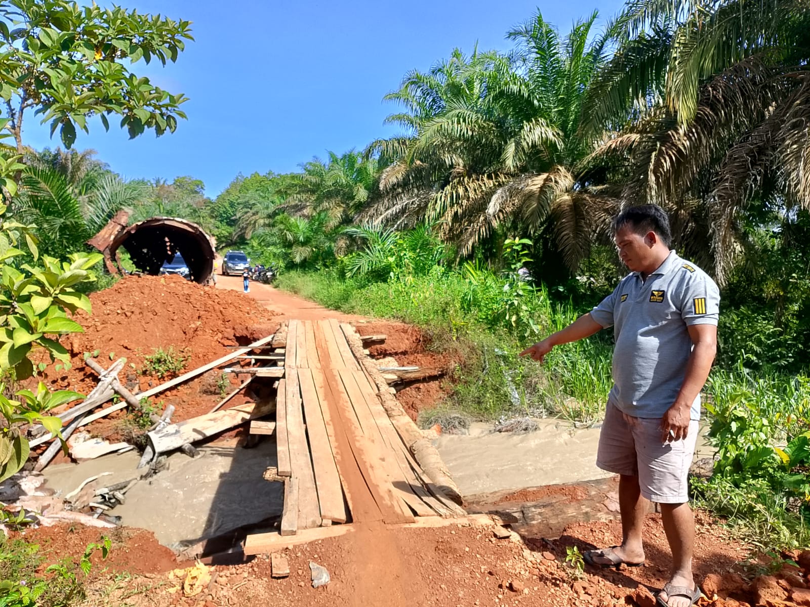 Warga Angkabang Keluhkan Kerusakan Jembatan Yang Ada Di Permukiman PT