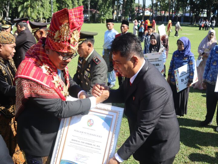 Basmi Narkoba Feri Kusnadi Terima Penghargaan Dari Bupati Deli Serdang di Hut Polri ke 80