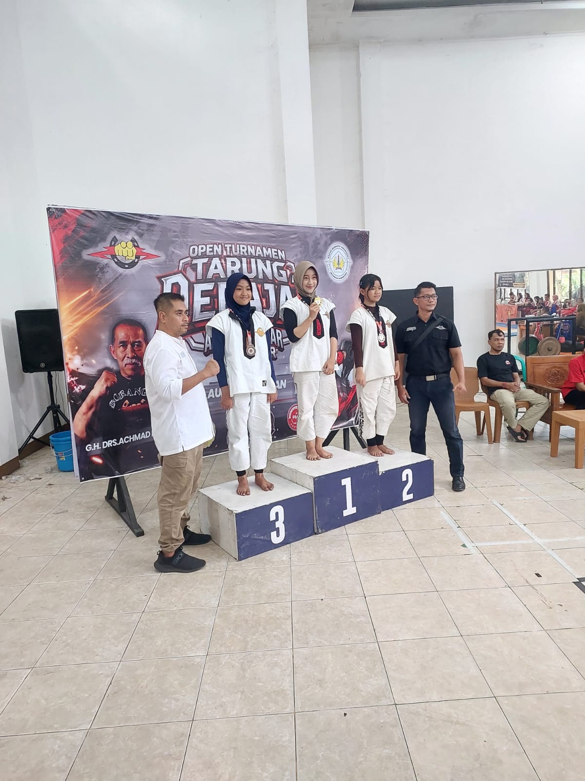Semangat Pantang Menyerah! Nayla dan Haical Harumkan Nama Sekolah di Open Tournament Tarung Derajat