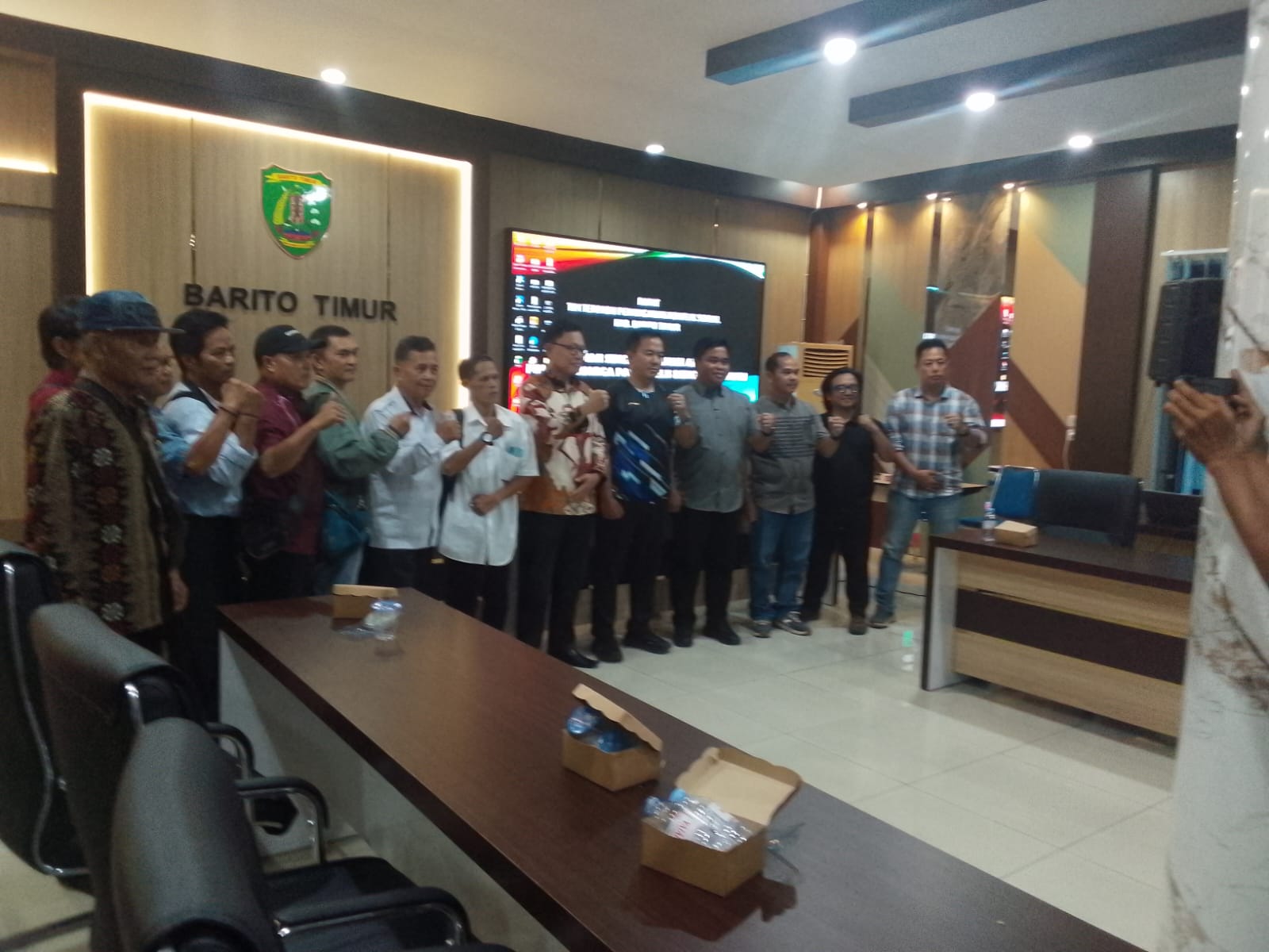 Mediasi sengketa lahan dengan PT.multi tambang jaya utama .dibarito timur gagal, perwakilan perusahaan walk out.