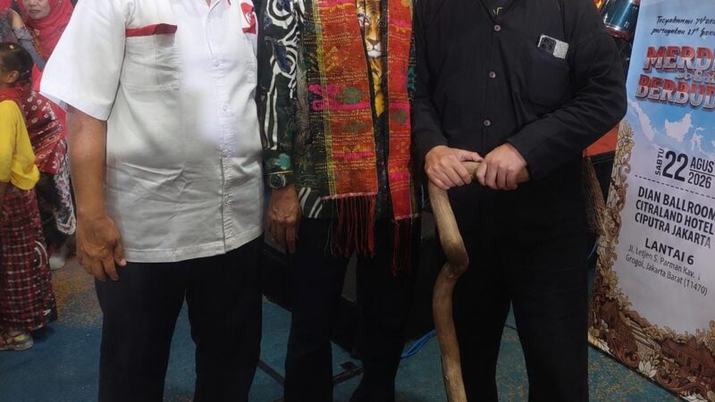 Dalam HUT GK Center Ke 14 di Hotel Ciputra Jakarta, King Naga GK Lebak Hadir Mengenakan Baju Adat Baduy serta tidak mengenakan alas kaki, Memberikan Game Tebak Lagu Berhadian, dan Juga Memberi Titipan Donasi