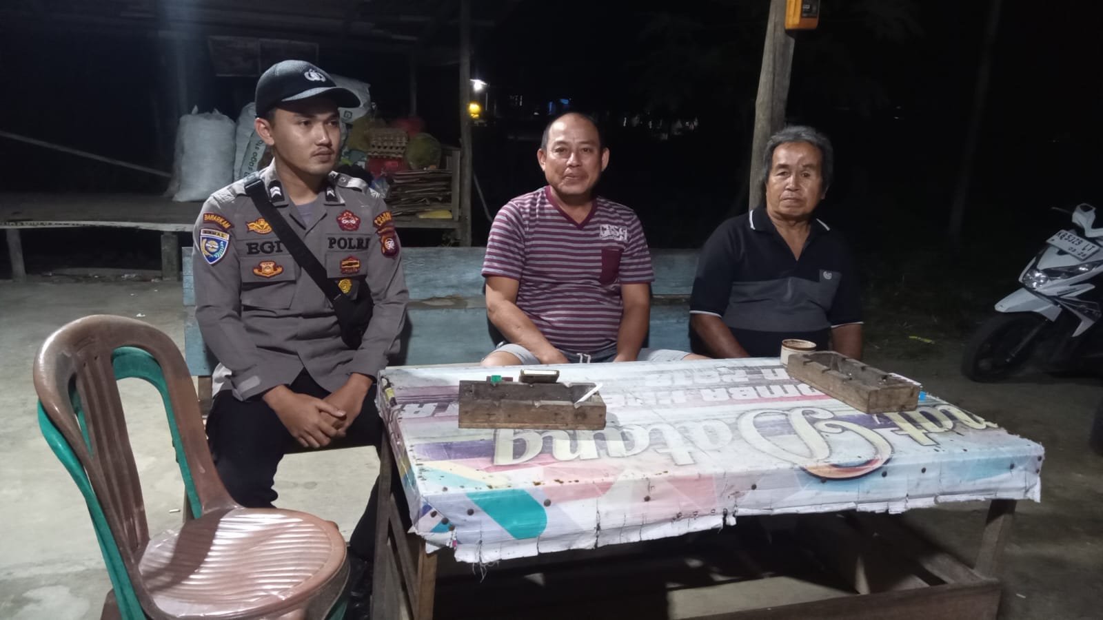 Polisi Sapa Warga di Tengah Malam, Pesan Kamtibmas Disampaikan untuk Cegah Kejahatan