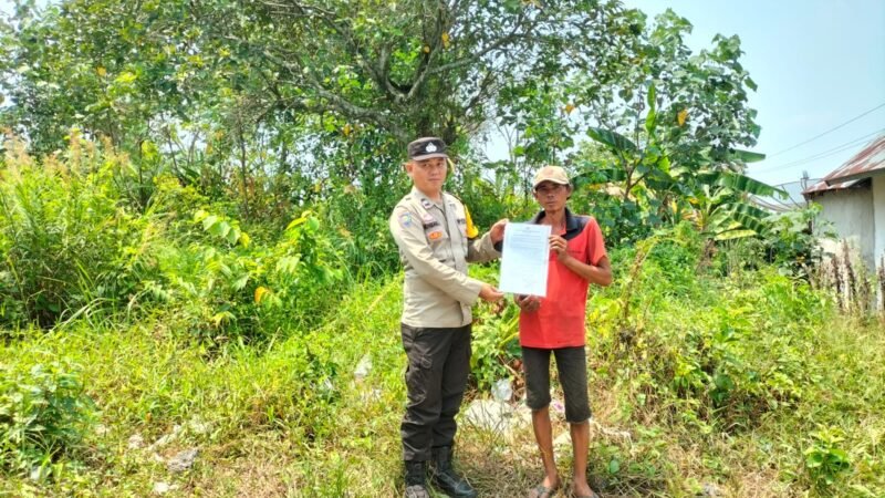 Bhabinkamtibmas Kelurahan Mesat Seni Melaksanakan Kegiatan Penyampaian Pesan Sekaligus Imbauan Luas Terkait Bahaya Serta Dampak Serius Pembakaran Hutan dan Lahan