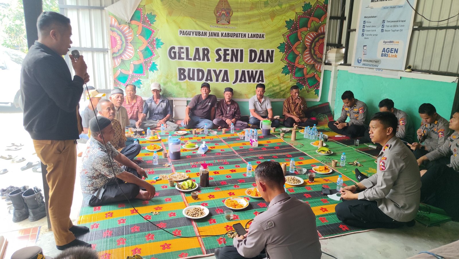 Tim Edukasi Siswa PTIK Sosialisasikan Pencegahan Karhutla ke Warga Pal IX Landak