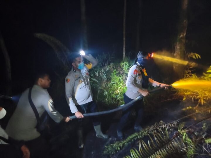 Respon Cepat Polisi dan Tim Gabungan, Karhutla di Desa Kersik Belantian Berhasil Dikendalikan