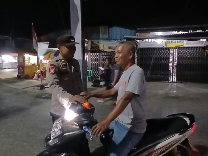 Sapa Warga di Tengah Patroli Malam, Polsek Mandor Perkuat Langkah Pencegahan Kejahatan